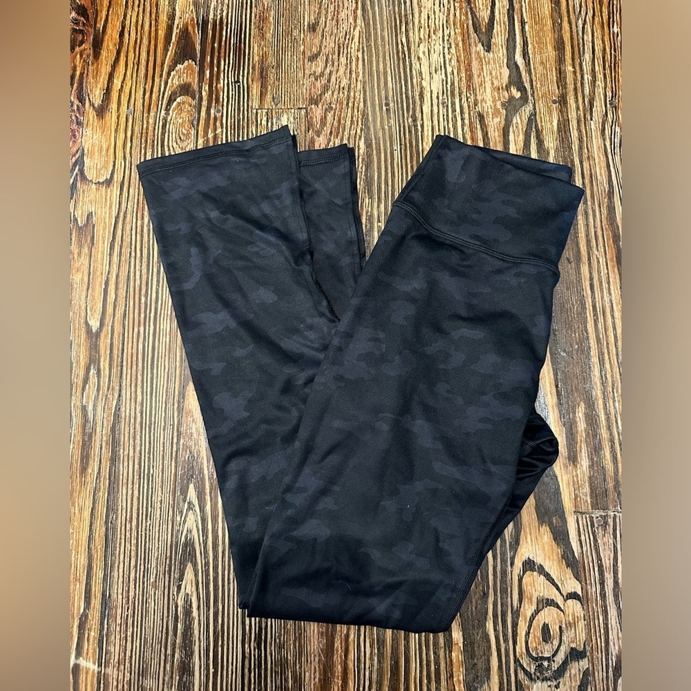 FABLETICS NWT BLACK CAMO LEGGINGS STRAIGHT LEG